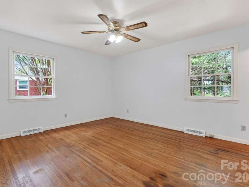 710 Twin Oaks Road, Davidson, NC 28036.  MLS# CAR4369099, YatesRealty ID 42939. 
