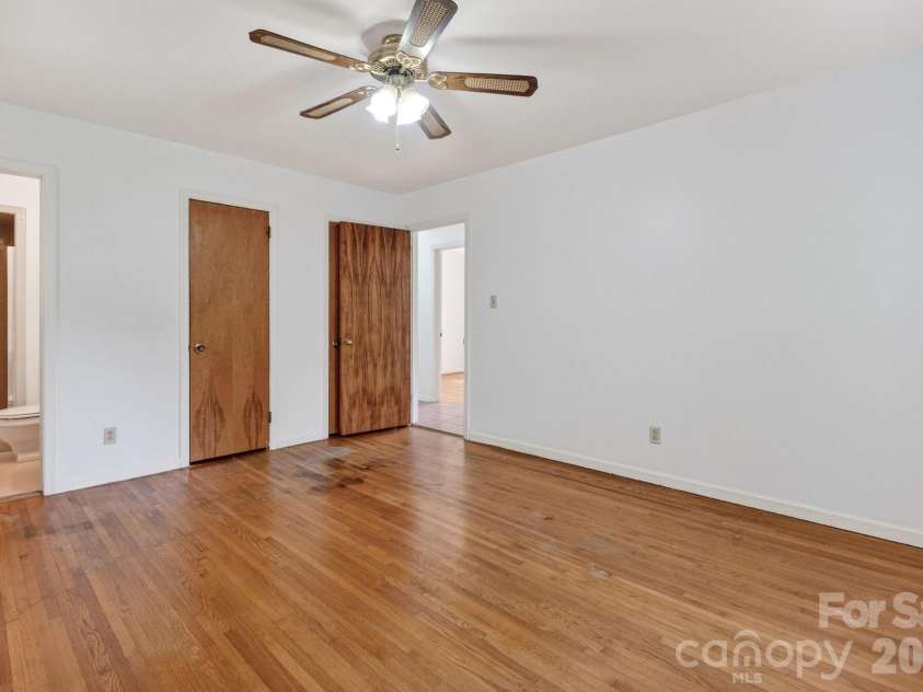 710 Twin Oaks Road, Davidson, NC 28036.  MLS# CAR4369099, YatesRealty ID 42939. 