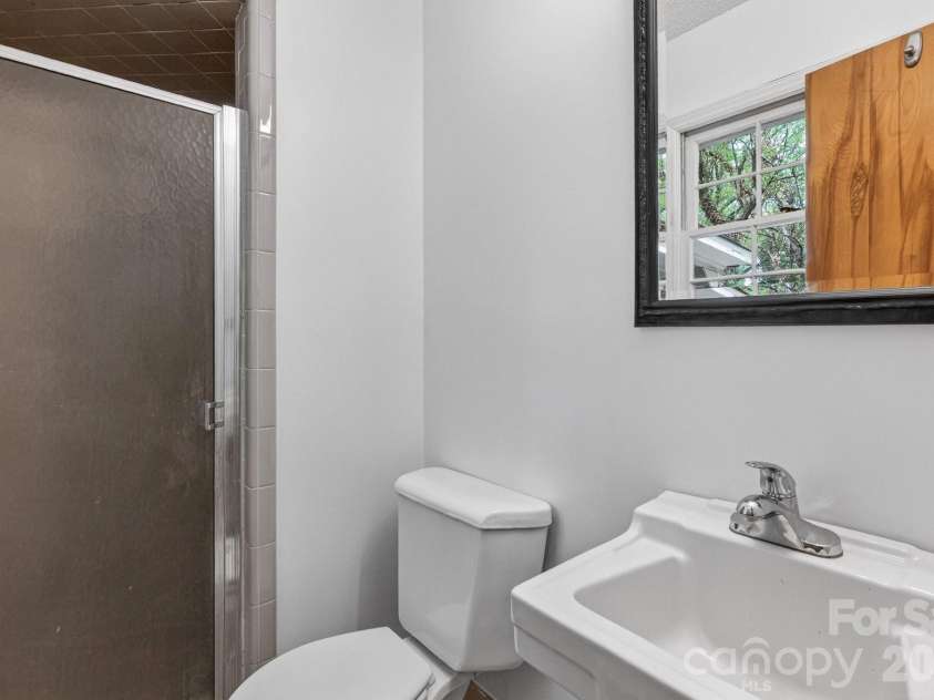710 Twin Oaks Road, Davidson, NC 28036.  MLS# CAR4369099, YatesRealty ID 42939. 