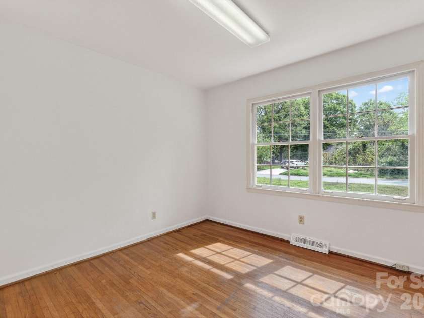 710 Twin Oaks Road, Davidson, NC 28036.  MLS# CAR4369099, YatesRealty ID 42939. 