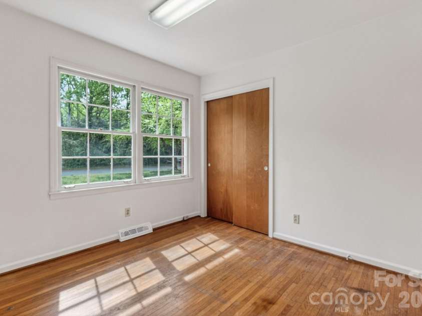 710 Twin Oaks Road, Davidson, NC 28036.  MLS# CAR4369099, YatesRealty ID 42939. 