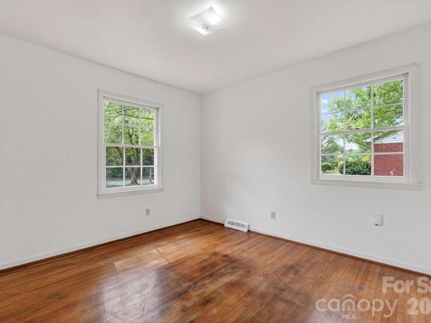 710 Twin Oaks Road, Davidson, NC 28036.  MLS# CAR4369099, YatesRealty ID 42939. 