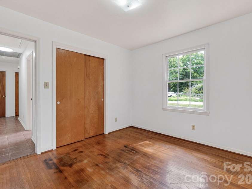 710 Twin Oaks Road, Davidson, NC 28036.  MLS# CAR4369099, YatesRealty ID 42939. 
