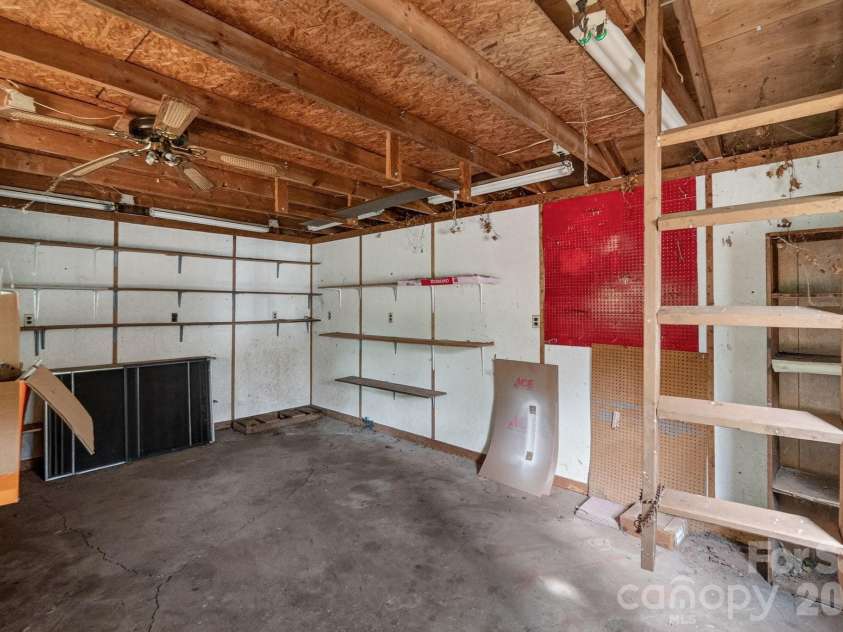 710 Twin Oaks Road, Davidson, NC 28036.  MLS# CAR4369099, YatesRealty ID 42939. 