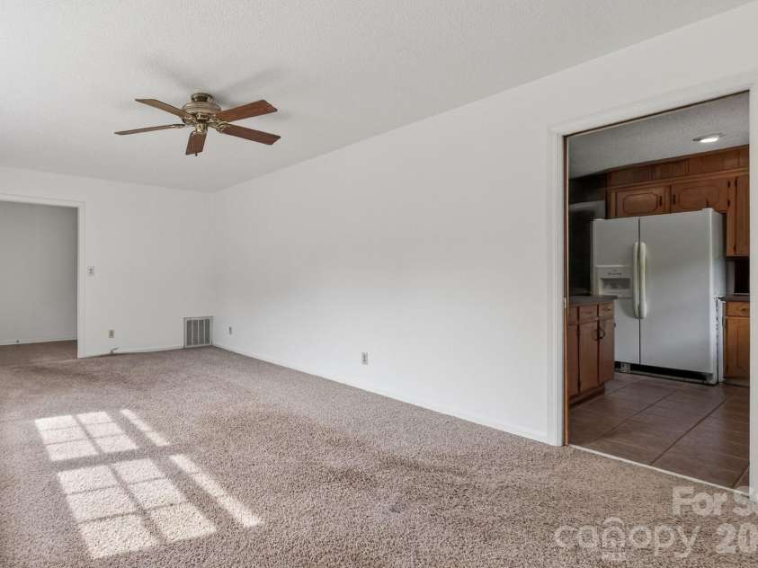 710 Twin Oaks Road, Davidson, NC 28036.  MLS# CAR4369099, YatesRealty ID 42939. 