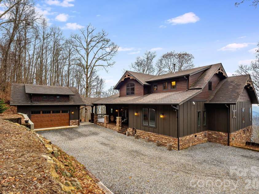 2223 Scarlet Ridge, Sylva, NC 28779.  MLS# CAR4336305, YatesRealty ID 4294. 