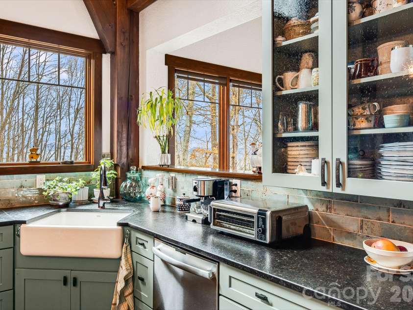 2223 Scarlet Ridge, Sylva, NC 28779.  MLS# CAR4336305, YatesRealty ID 4294. 