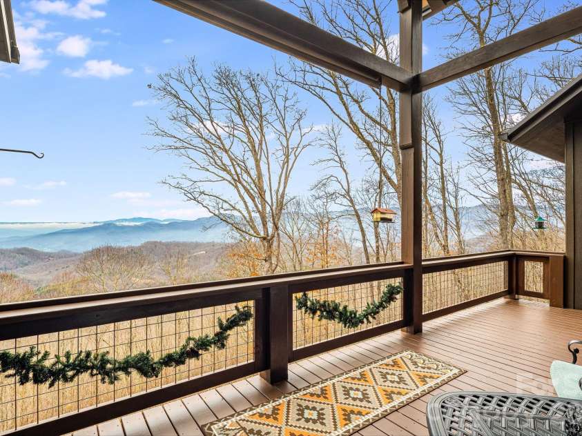 2223 Scarlet Ridge, Sylva, NC 28779.  MLS# CAR4336305, YatesRealty ID 4294. 