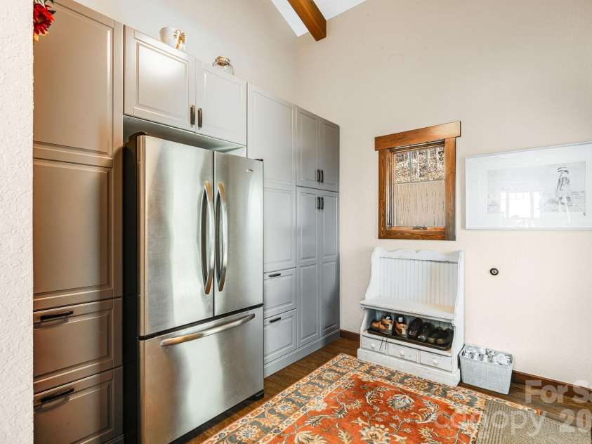2223 Scarlet Ridge, Sylva, NC 28779.  MLS# CAR4336305, YatesRealty ID 4294. 