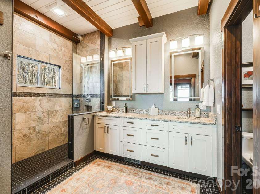 2223 Scarlet Ridge, Sylva, NC 28779.  MLS# CAR4336305, YatesRealty ID 4294. 