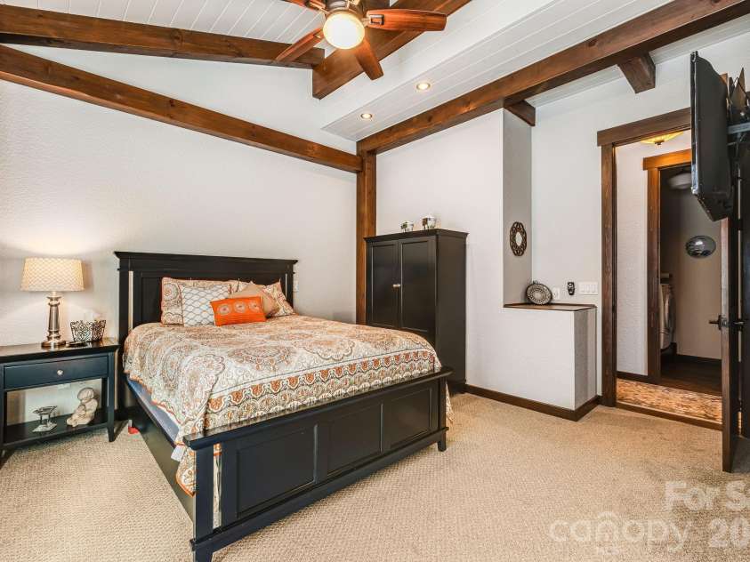 2223 Scarlet Ridge, Sylva, NC 28779.  MLS# CAR4336305, YatesRealty ID 4294. 