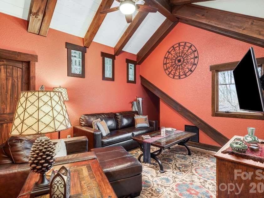 2223 Scarlet Ridge, Sylva, NC 28779.  MLS# CAR4336305, YatesRealty ID 4294. 
