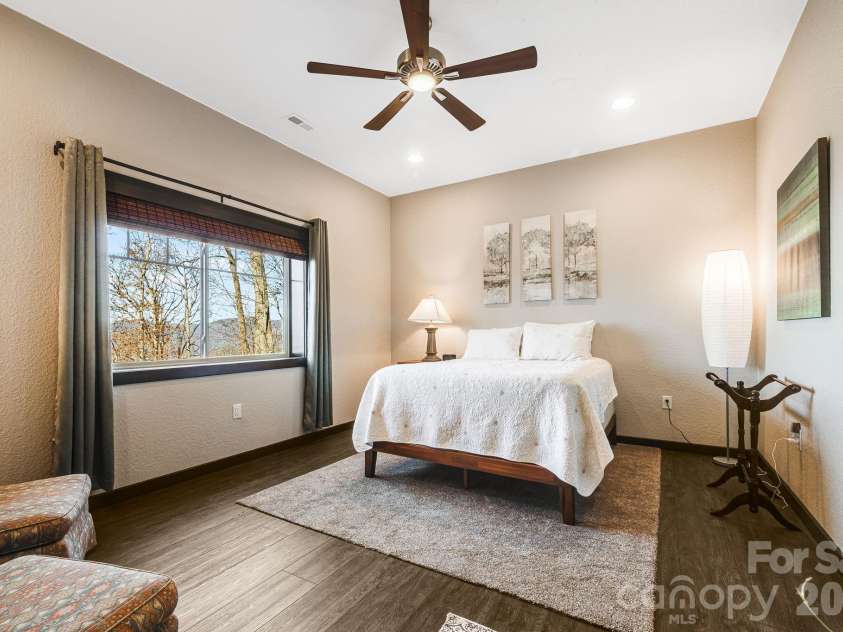 2223 Scarlet Ridge, Sylva, NC 28779.  MLS# CAR4336305, YatesRealty ID 4294. 