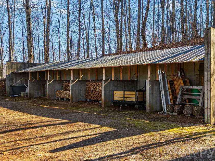 2223 Scarlet Ridge, Sylva, NC 28779.  MLS# CAR4336305, YatesRealty ID 4294. 