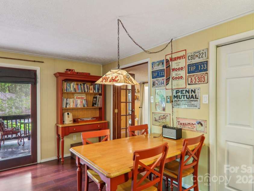 416 Cherokee Avenue, Black Mountain, NC 28711.  MLS# CAR4330813, YatesRealty ID 4294. 2LQ Dining Area w Deck