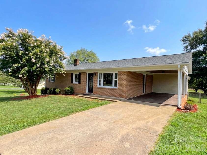 104 Dyer Drive, Shelby, NC 28152.  MLS# CAR4410764, YatesRealty ID 42940. 