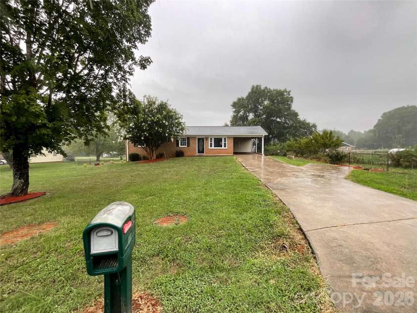 104 Dyer Drive, Shelby, NC 28152.  MLS# CAR4410764, YatesRealty ID 42940. 