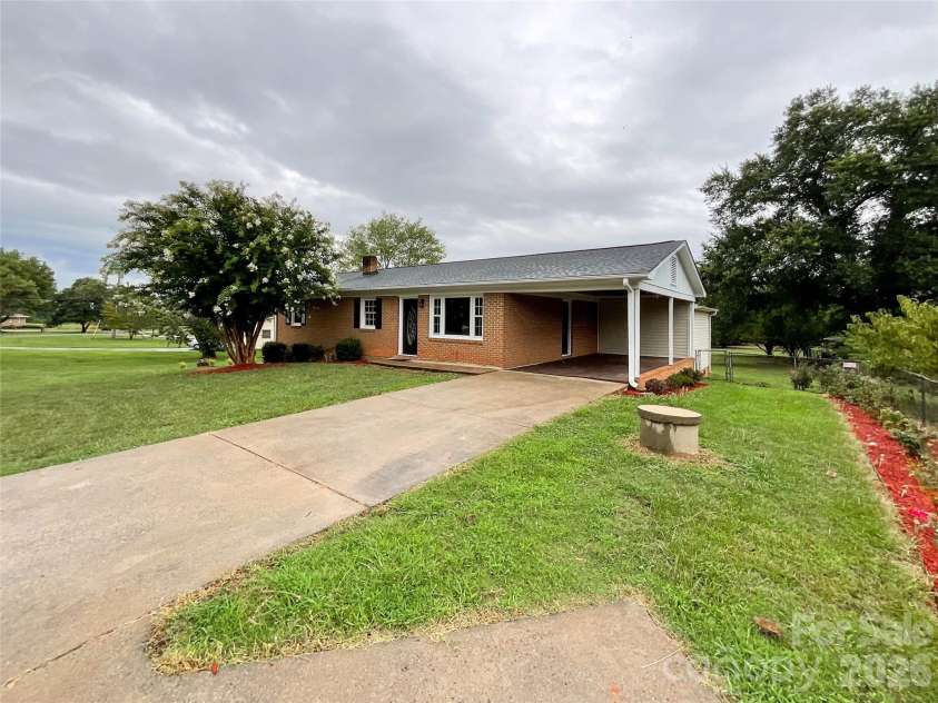 104 Dyer Drive, Shelby, NC 28152.  MLS# CAR4410764, YatesRealty ID 42940. 