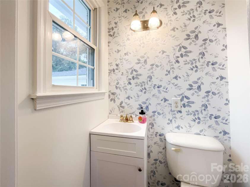 104 Dyer Drive, Shelby, NC 28152.  MLS# CAR4410764, YatesRealty ID 42940. 