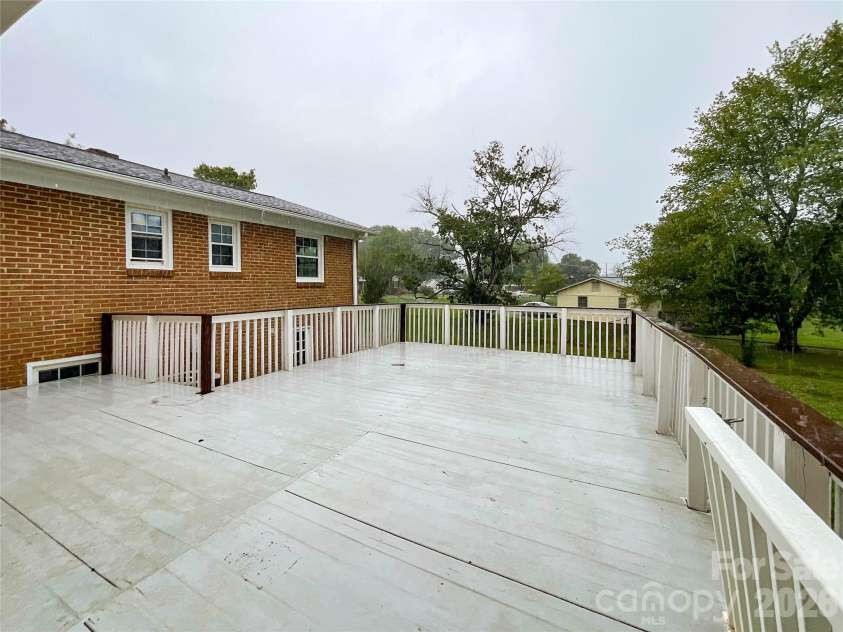 104 Dyer Drive, Shelby, NC 28152.  MLS# CAR4410764, YatesRealty ID 42940. 