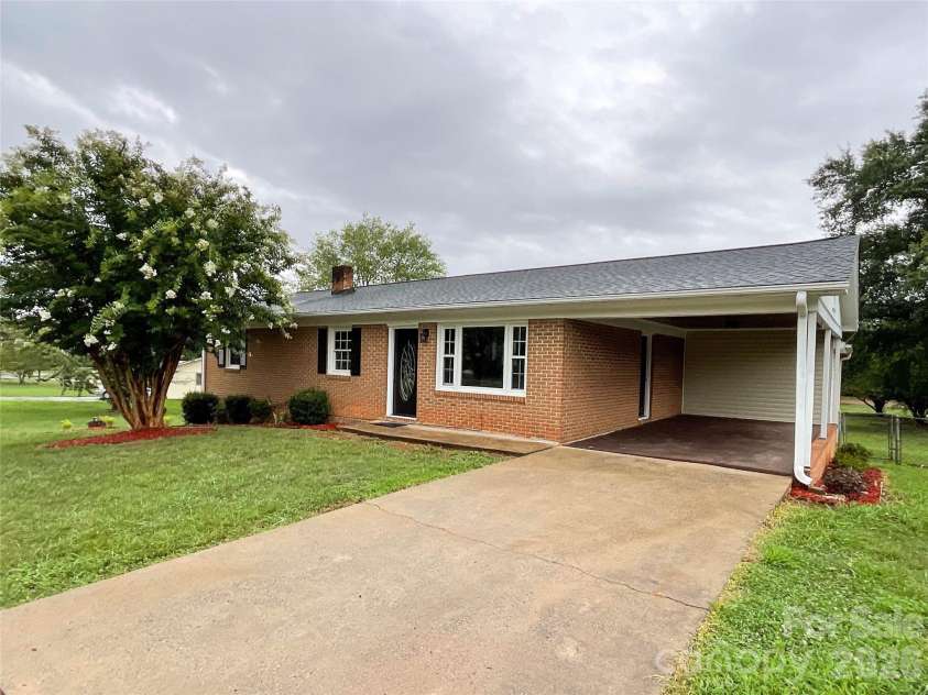 104 Dyer Drive, Shelby, NC 28152.  MLS# CAR4410764, YatesRealty ID 42940. 