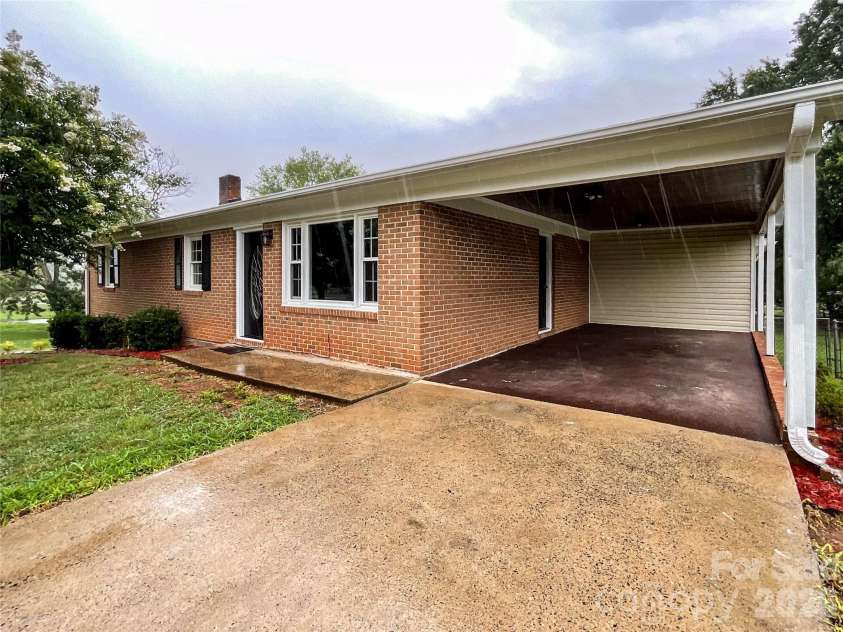 104 Dyer Drive, Shelby, NC 28152.  MLS# CAR4410764, YatesRealty ID 42940. 