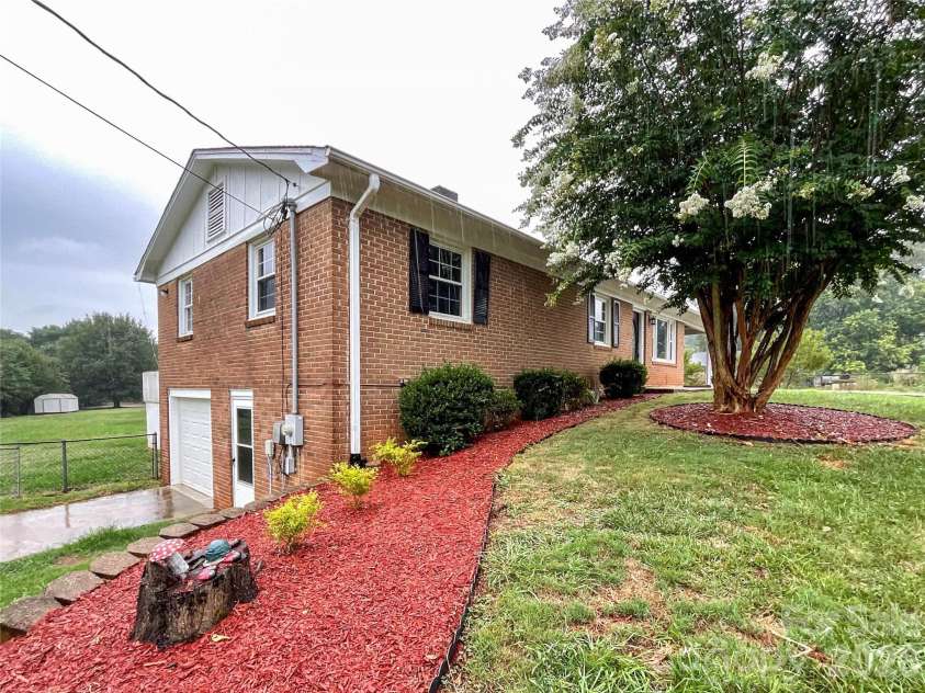 104 Dyer Drive, Shelby, NC 28152.  MLS# CAR4410764, YatesRealty ID 42940. 