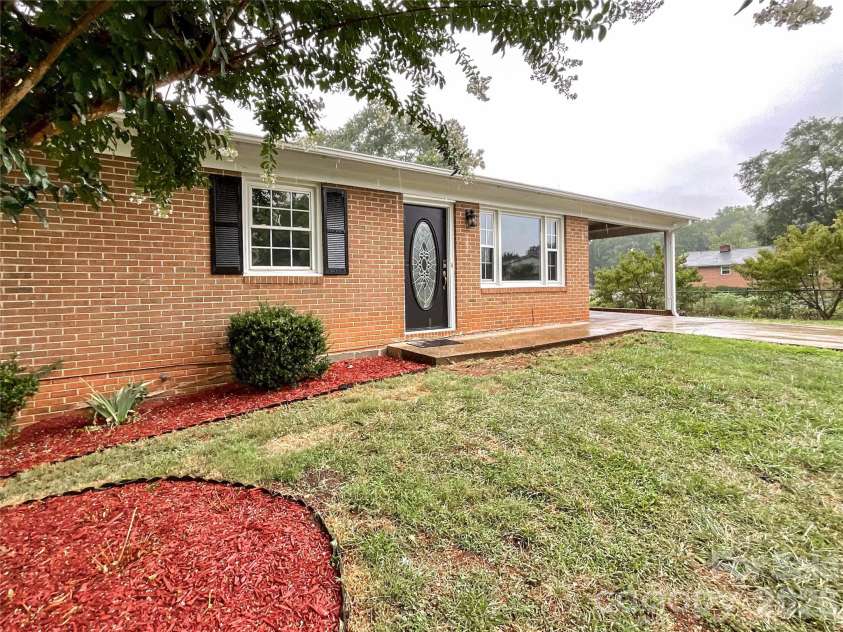 104 Dyer Drive, Shelby, NC 28152.  MLS# CAR4410764, YatesRealty ID 42940. 