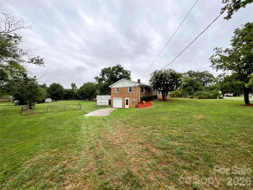104 Dyer Drive, Shelby, NC 28152.  MLS# CAR4410764, YatesRealty ID 42940. 