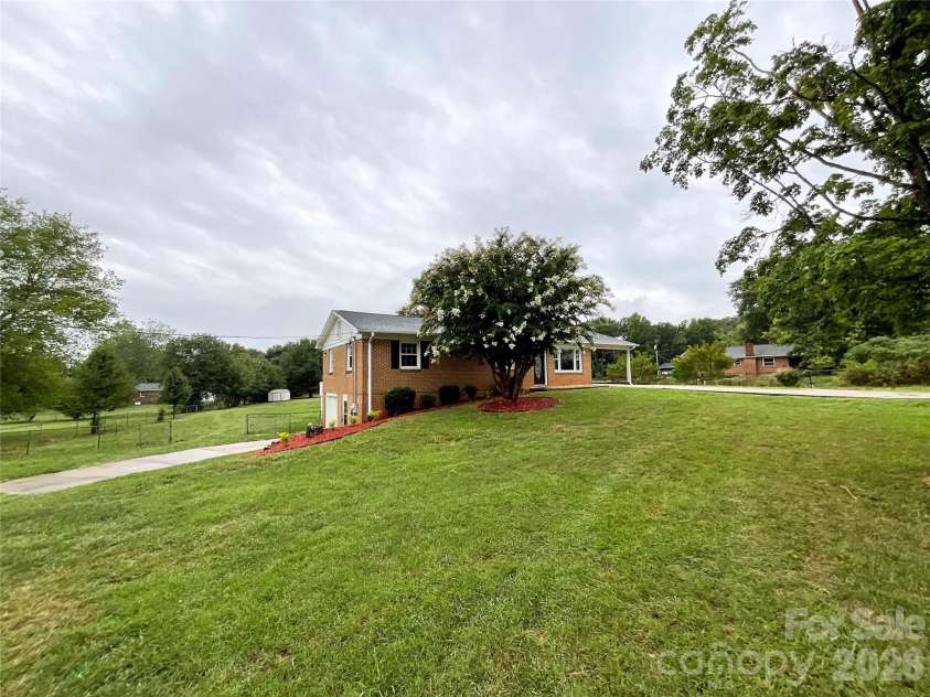 104 Dyer Drive, Shelby, NC 28152.  MLS# CAR4410764, YatesRealty ID 42940. 