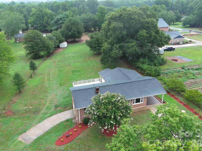 104 Dyer Drive, Shelby, NC 28152.  MLS# CAR4410764, YatesRealty ID 42940. 