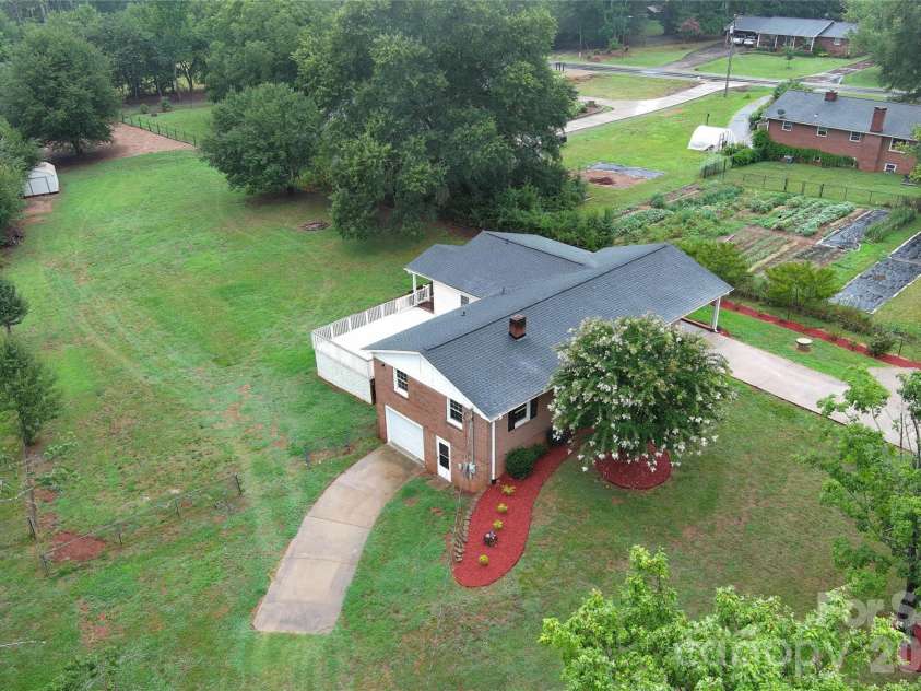 104 Dyer Drive, Shelby, NC 28152.  MLS# CAR4410764, YatesRealty ID 42940. 