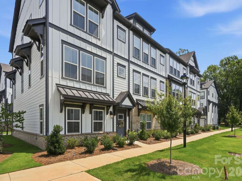 215 Tamala Street, Davidson, NC 28036.  MLS# CAR4409958, YatesRealty ID 42941. 