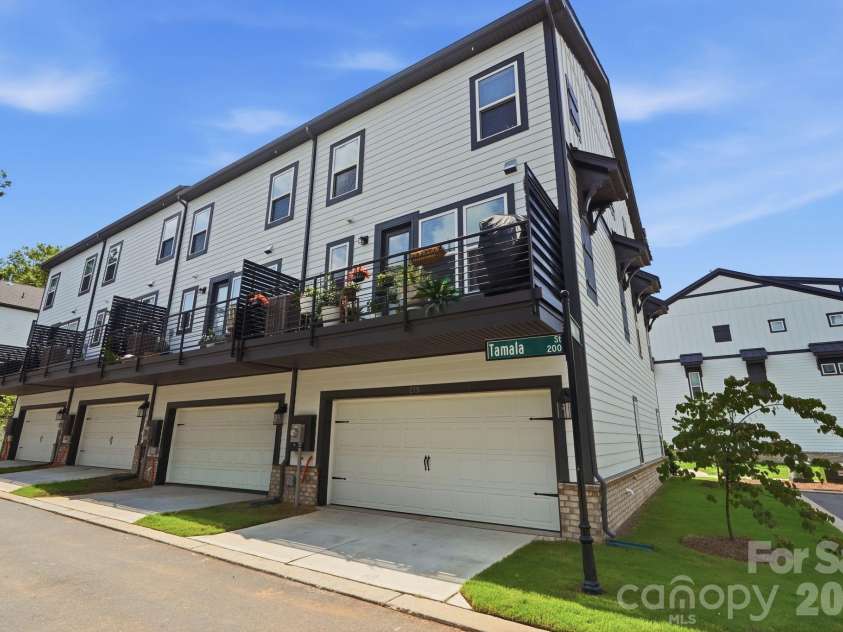 215 Tamala Street, Davidson, NC 28036.  MLS# CAR4409958, YatesRealty ID 42941. 
