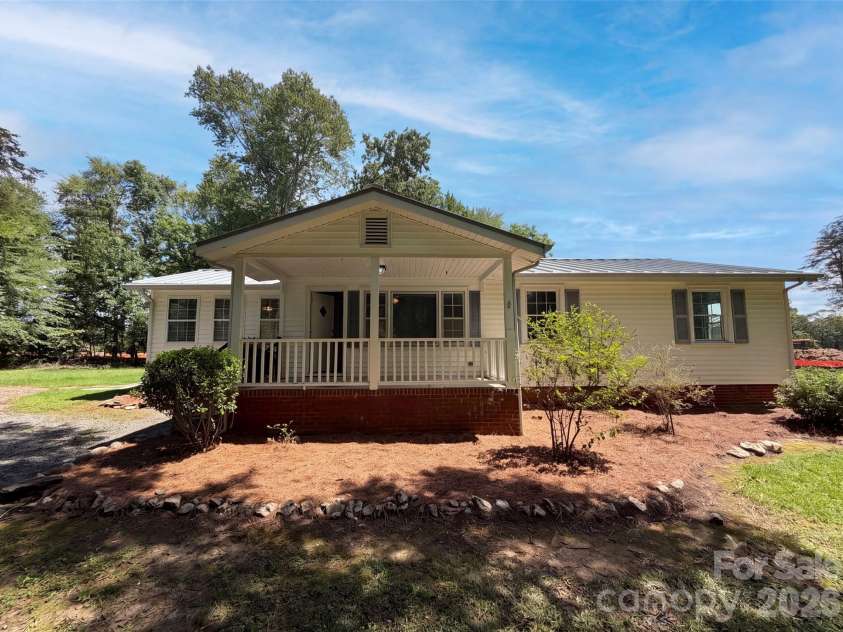 5100 Robinwood Drive, Charlotte, NC 28215.  MLS# CAR4413281, YatesRealty ID 42942. 