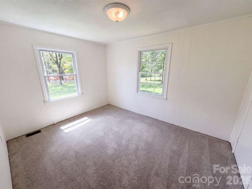 5100 Robinwood Drive, Charlotte, NC 28215.  MLS# CAR4413281, YatesRealty ID 42942. 