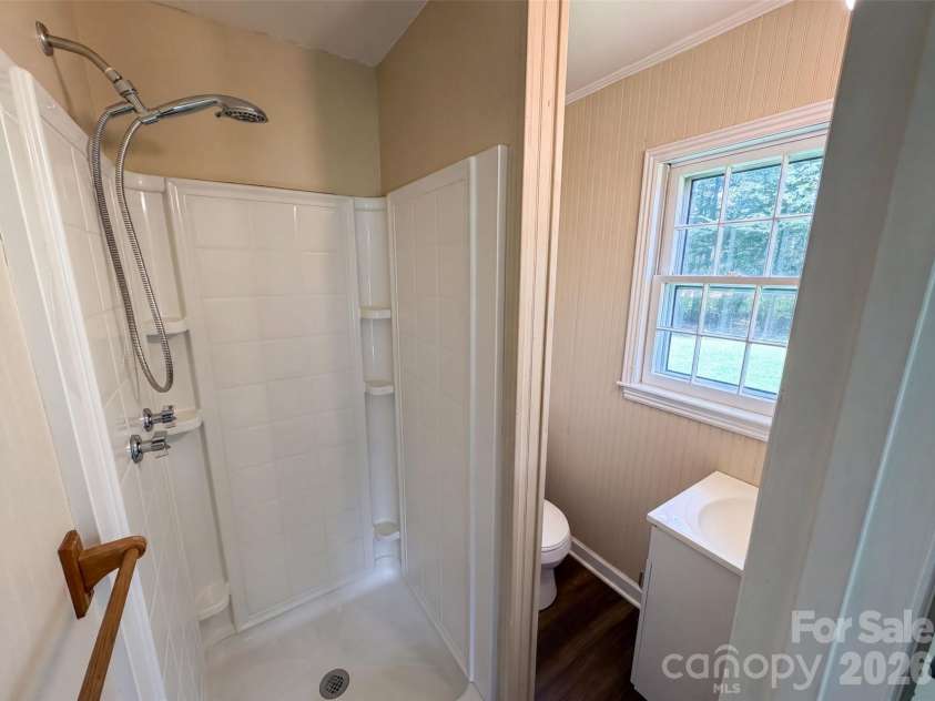 5100 Robinwood Drive, Charlotte, NC 28215.  MLS# CAR4413281, YatesRealty ID 42942. 