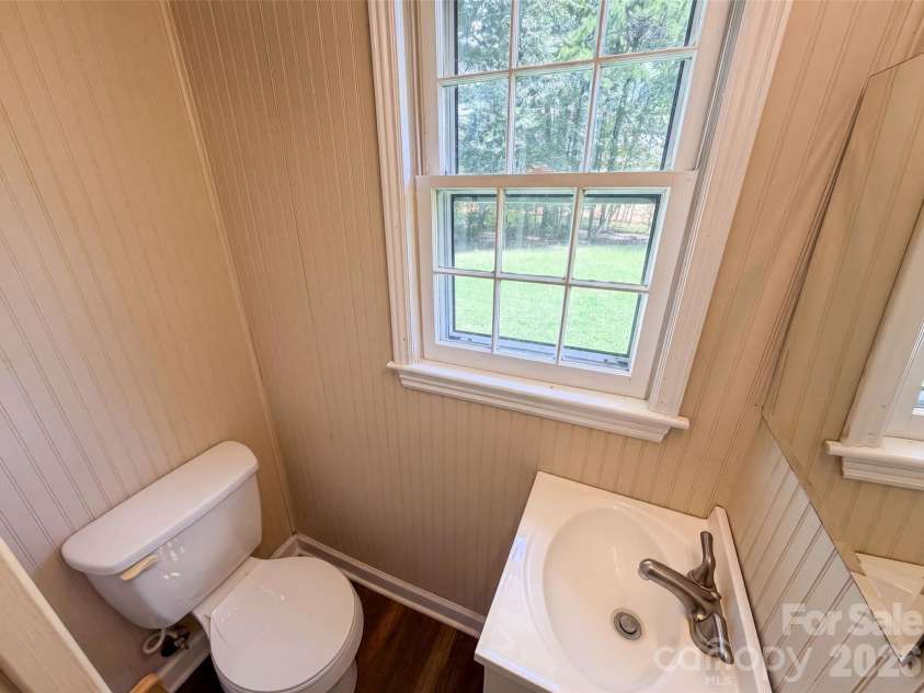 5100 Robinwood Drive, Charlotte, NC 28215.  MLS# CAR4413281, YatesRealty ID 42942. 