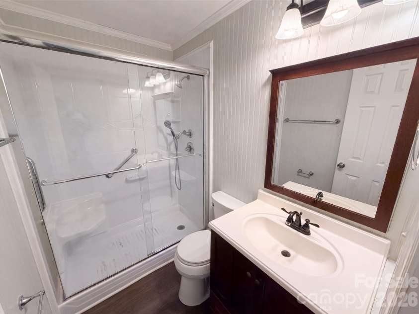 5100 Robinwood Drive, Charlotte, NC 28215.  MLS# CAR4413281, YatesRealty ID 42942. 