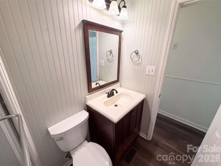 5100 Robinwood Drive, Charlotte, NC 28215.  MLS# CAR4413281, YatesRealty ID 42942. 