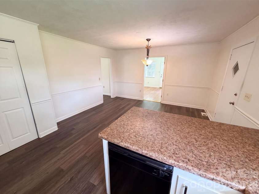 5100 Robinwood Drive, Charlotte, NC 28215.  MLS# CAR4413281, YatesRealty ID 42942. 