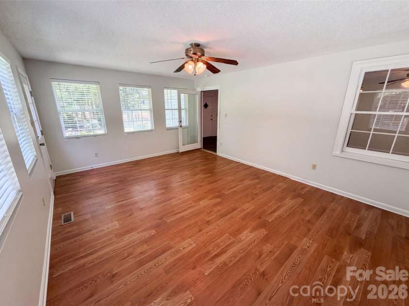 5100 Robinwood Drive, Charlotte, NC 28215.  MLS# CAR4413281, YatesRealty ID 42942. 