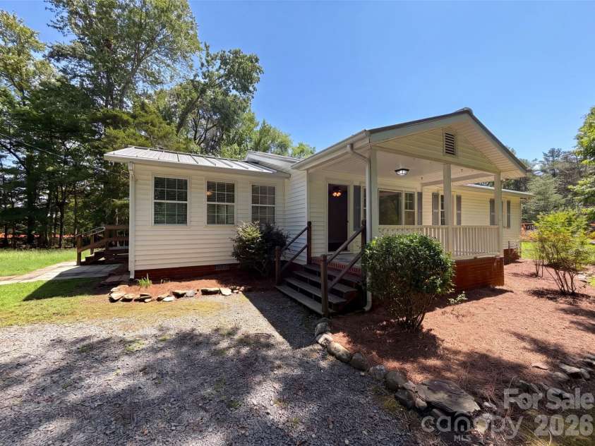 5100 Robinwood Drive, Charlotte, NC 28215.  MLS# CAR4413281, YatesRealty ID 42942. 