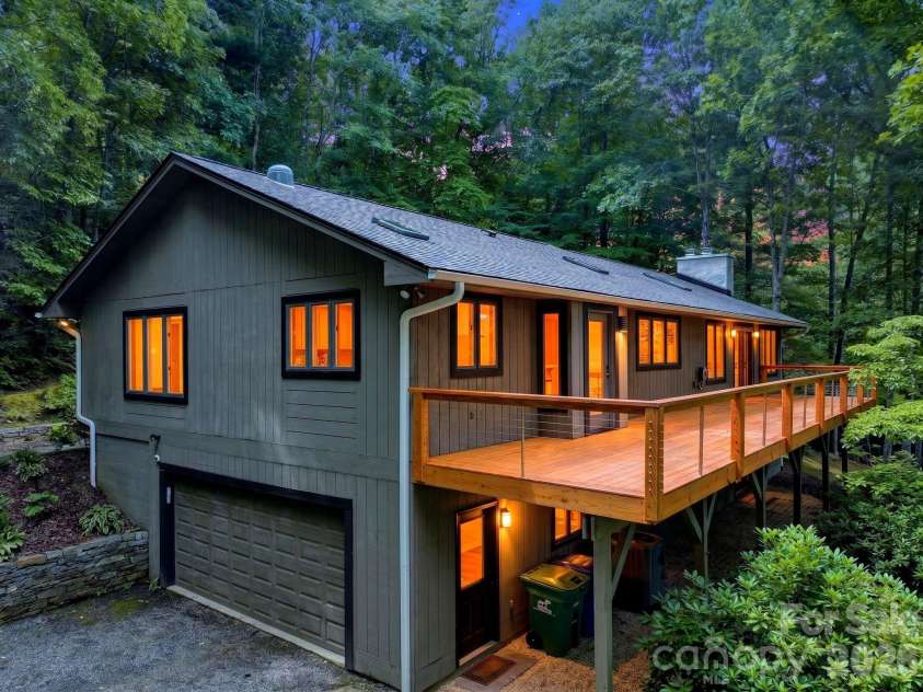 12 Beech Tree Lane, Asheville, NC 28804.  MLS# CAR4406184, YatesRealty ID 42943. 