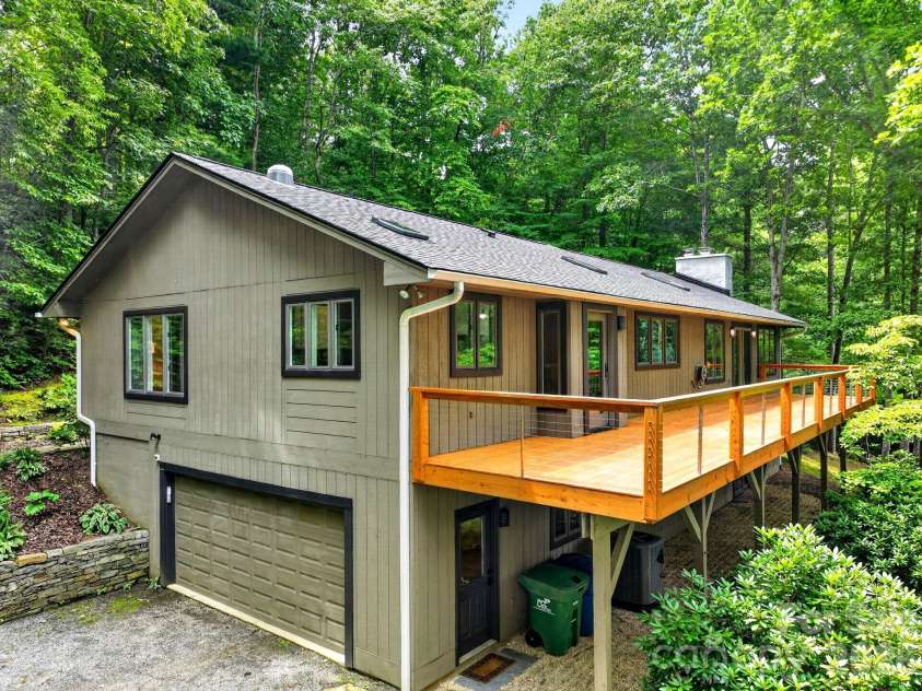 12 Beech Tree Lane, Asheville, NC 28804.  MLS# CAR4406184, YatesRealty ID 42943. 