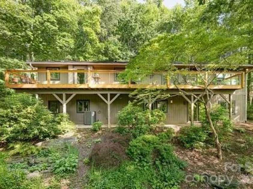 12 Beech Tree Lane, Asheville, NC 28804.  MLS# CAR4406184, YatesRealty ID 42943. 