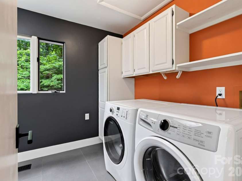 12 Beech Tree Lane, Asheville, NC 28804.  MLS# CAR4406184, YatesRealty ID 42943. 
