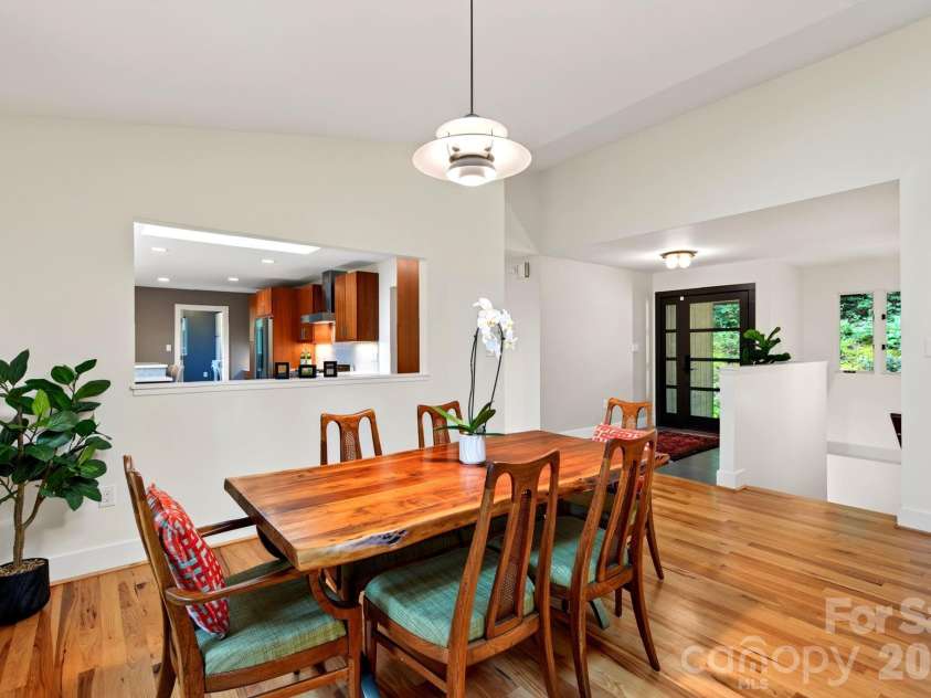 12 Beech Tree Lane, Asheville, NC 28804.  MLS# CAR4406184, YatesRealty ID 42943. 