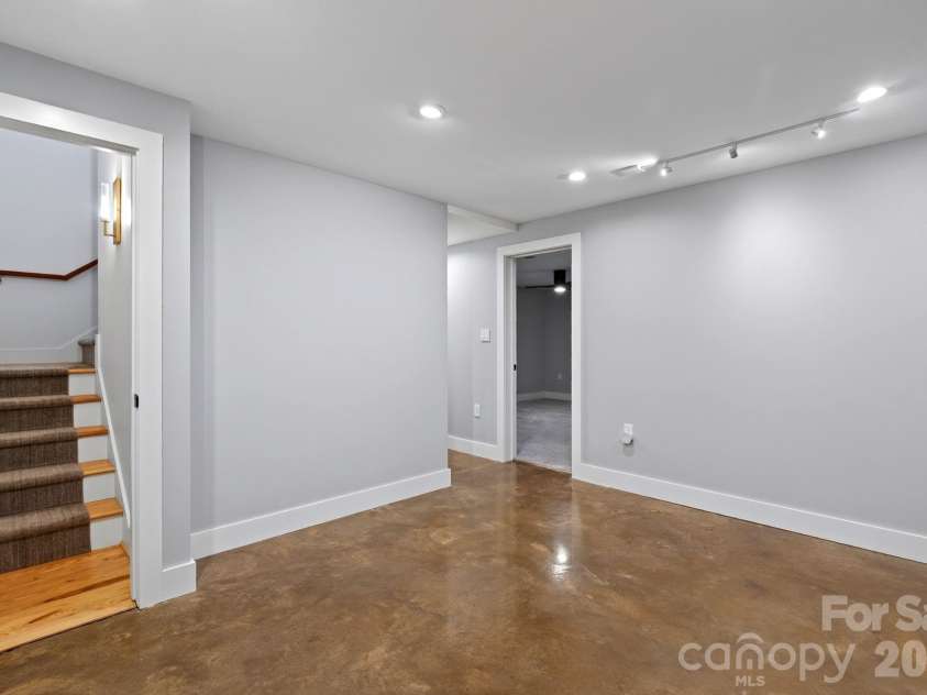 12 Beech Tree Lane, Asheville, NC 28804.  MLS# CAR4406184, YatesRealty ID 42943. 