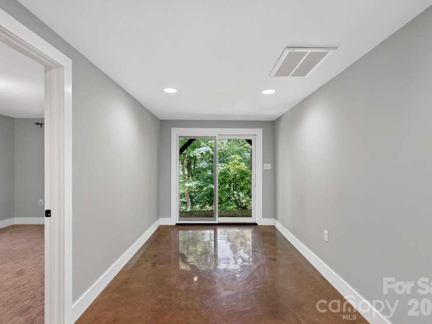 12 Beech Tree Lane, Asheville, NC 28804.  MLS# CAR4406184, YatesRealty ID 42943. 